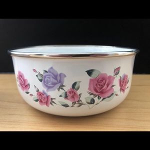 Vintage set of 2 nesting bowls w rose pattern